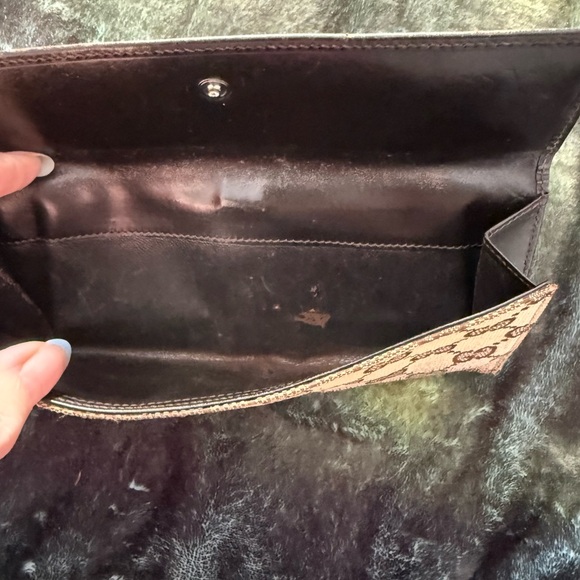 SOLD. Gucci Tan Wallet with Green and Red Stripe - Picture 5 of 5